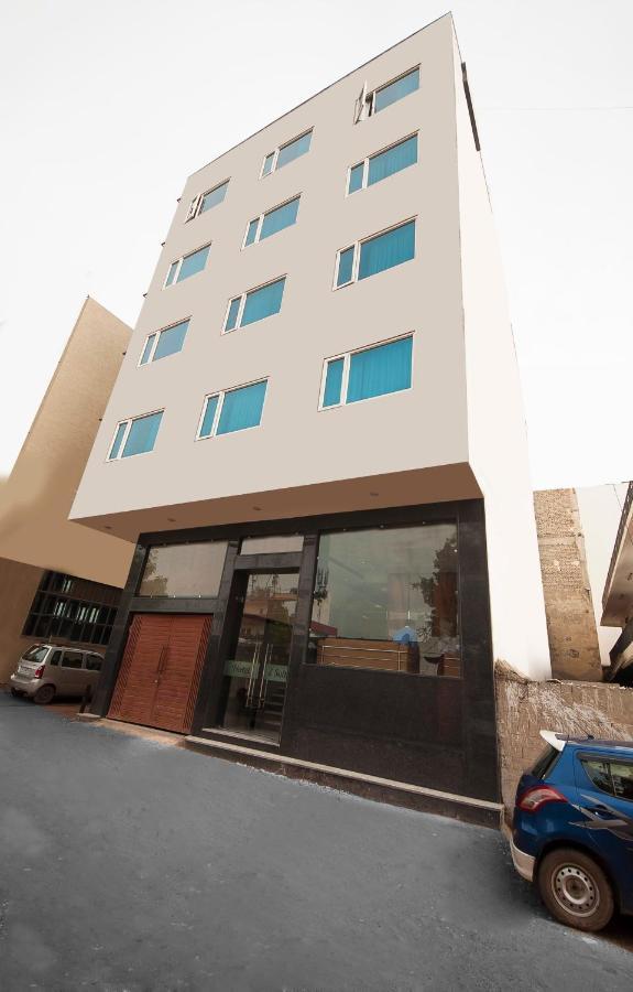 Hotel Z Suite-Near Delhi Airport 新德里 外观 照片